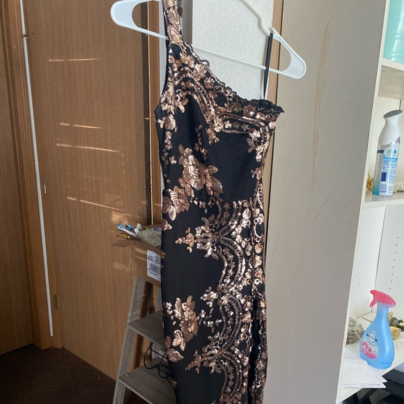 One strap long black dress - Picture 3 of 4